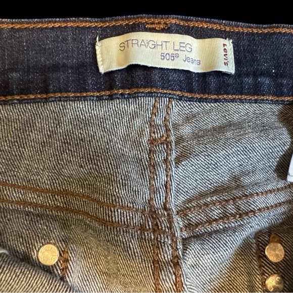 Women’s Levi’s Jeans - Picture 6 of 11